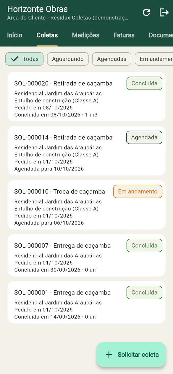 Área do Cliente no celular com a lista de coletas por situação