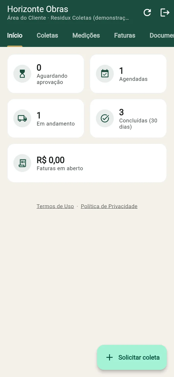 Área do Cliente no celular com o resumo de coletas e faturas